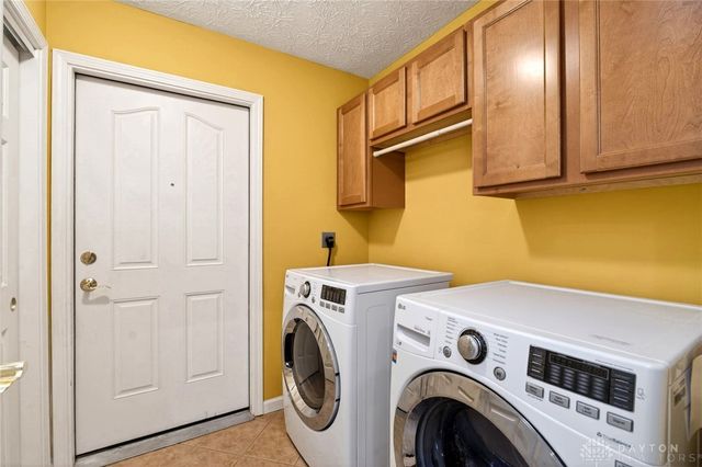 2028 Wentworth Village Drive, Bellbrook, OH 45305