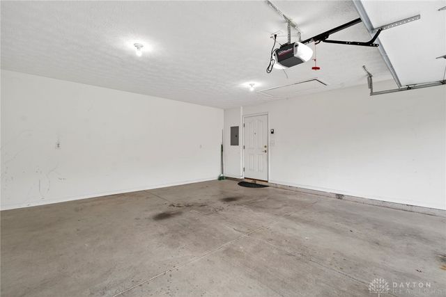 2028 Wentworth Village Drive, Bellbrook, OH 45305