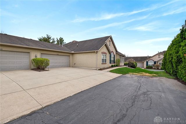 2028 Wentworth Village Drive, Bellbrook, OH 45305