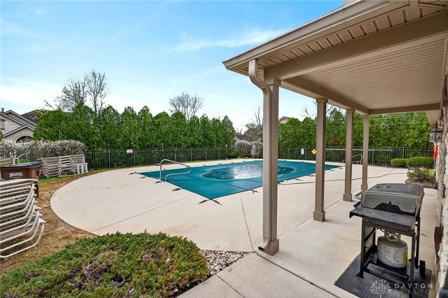 2028 Wentworth Village Drive, Bellbrook, OH 45305