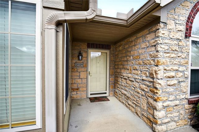 2028 Wentworth Village Drive, Bellbrook, OH 45305