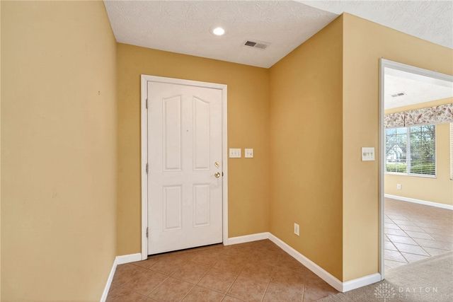 2028 Wentworth Village Drive, Bellbrook, OH 45305