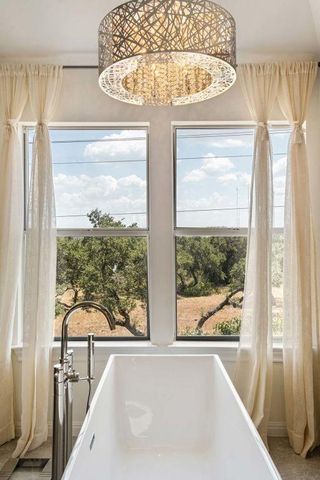 5511 Courtyard DR, Austin, TX 78731