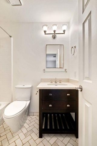 5511 Courtyard DR, Austin, TX 78731