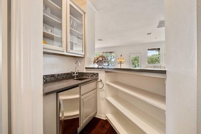 5511 Courtyard DR, Austin, TX 78731