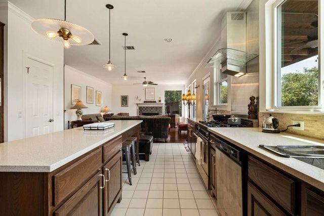 5511 Courtyard DR, Austin, TX 78731