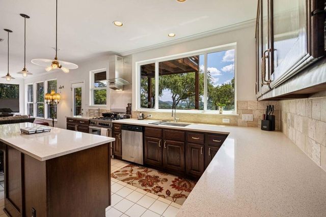 5511 Courtyard DR, Austin, TX 78731