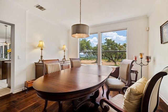 5511 Courtyard DR, Austin, TX 78731