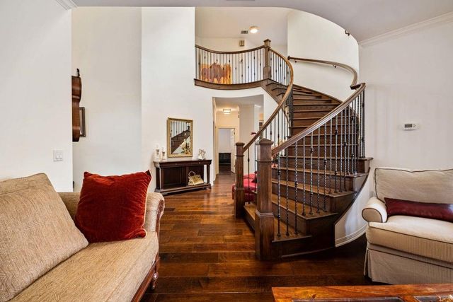 5511 Courtyard DR, Austin, TX 78731