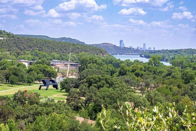 5511 Courtyard DR, Austin, TX 78731