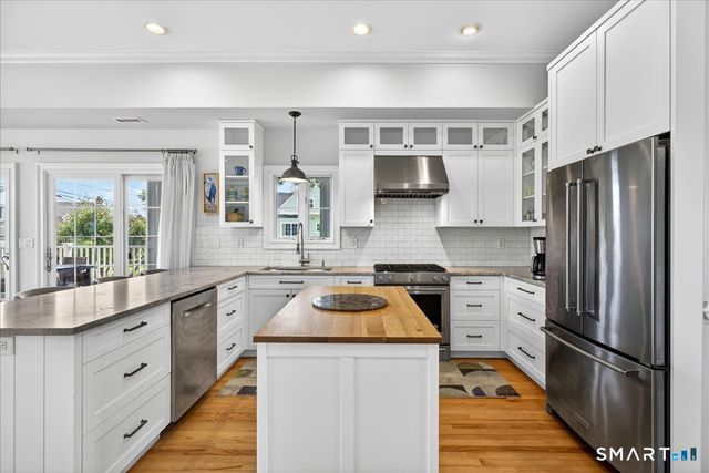 284 Shore Drive, Branford, CT 06405