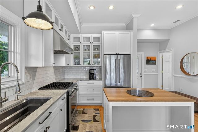 284 Shore Drive, Branford, CT 06405
