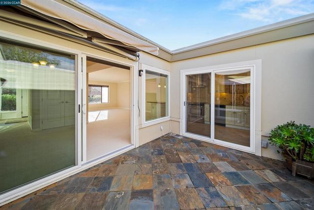 2017 Pine Knoll Drive 7, Walnut Creek, CA 94595