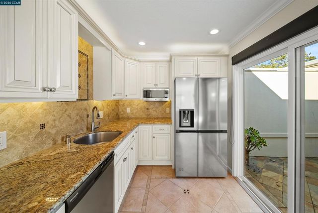 2017 Pine Knoll Drive 7, Walnut Creek, CA 94595