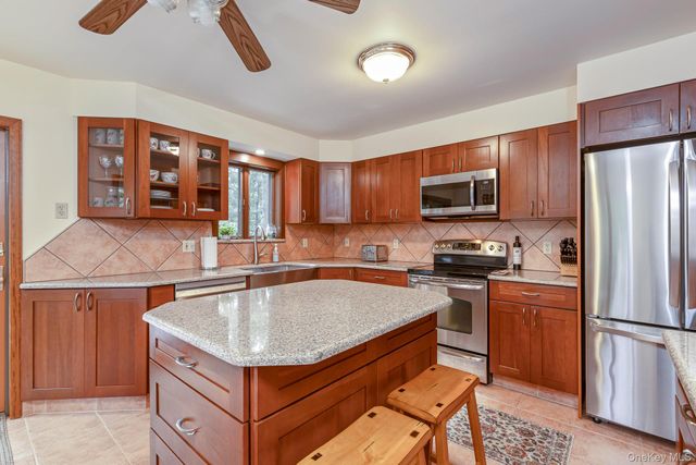 76 Wylde Road, Mount Sinai, NY 11766