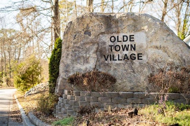 889 Green Valley Drive, Conyers, GA 30012