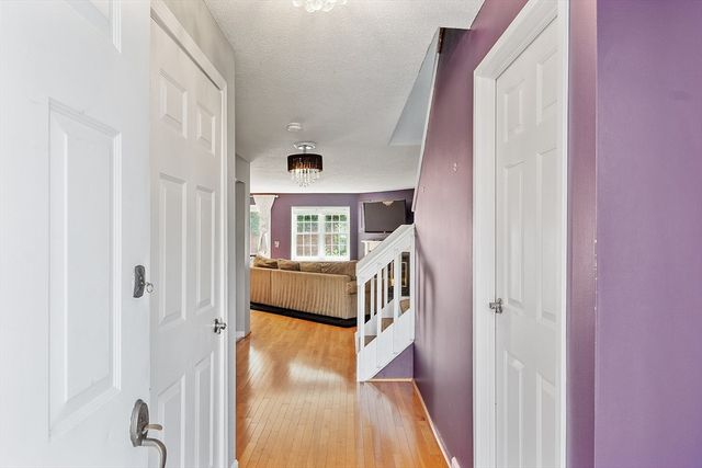 197 Chapman Pl 197, Leominster, MA 01453