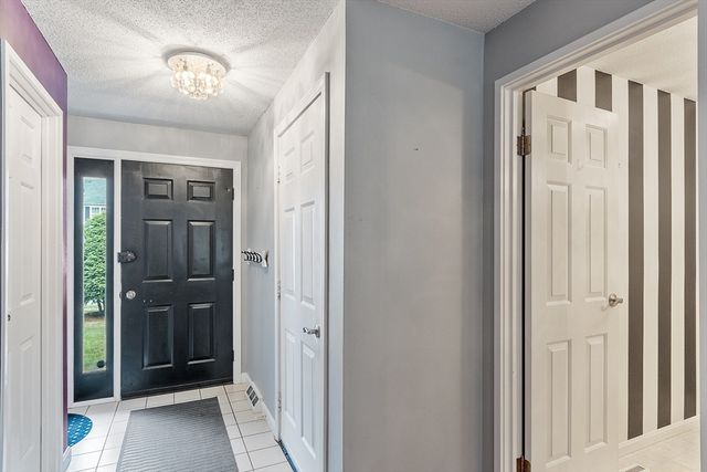 197 Chapman Pl 197, Leominster, MA 01453