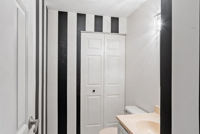197 Chapman Pl 197, Leominster, MA 01453