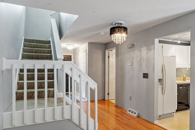 197 Chapman Pl 197, Leominster, MA 01453