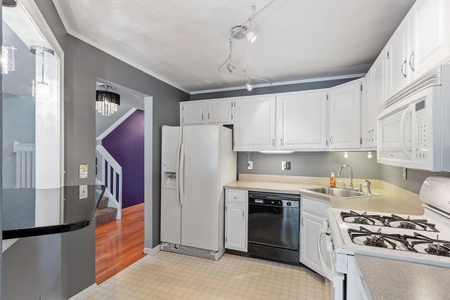197 Chapman Pl 197, Leominster, MA 01453