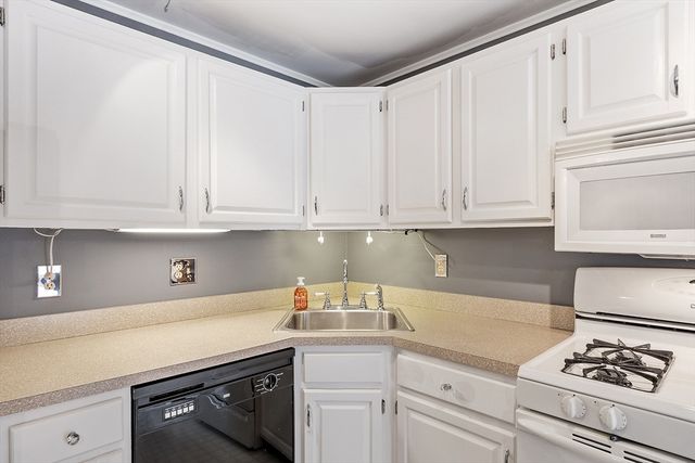 197 Chapman Pl 197, Leominster, MA 01453