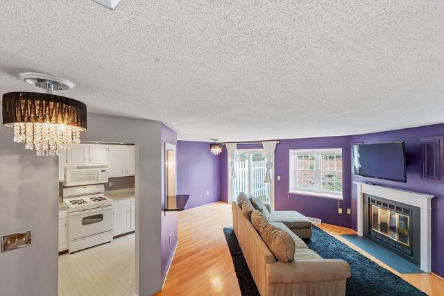 197 Chapman Pl 197, Leominster, MA 01453
