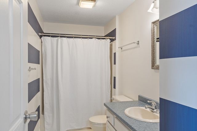 197 Chapman Pl 197, Leominster, MA 01453
