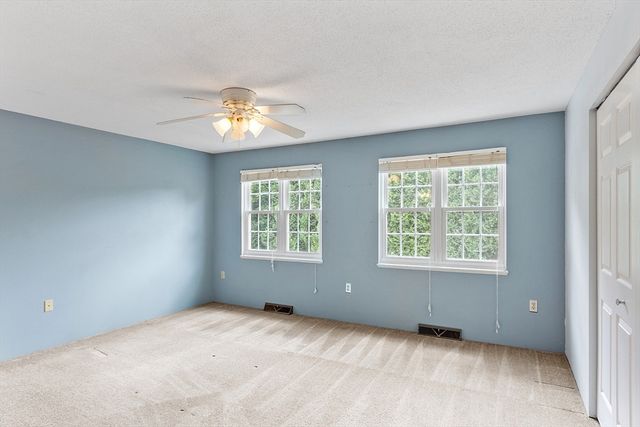 197 Chapman Pl 197, Leominster, MA 01453