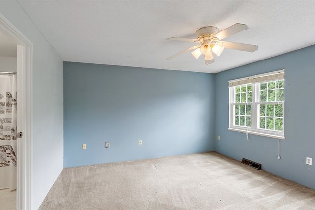 197 Chapman Pl 197, Leominster, MA 01453