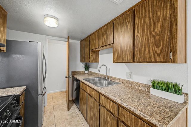 8841 N 12TH Place, Phoenix, AZ 85020