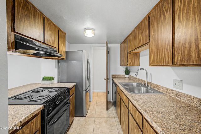 8841 N 12TH Place, Phoenix, AZ 85020