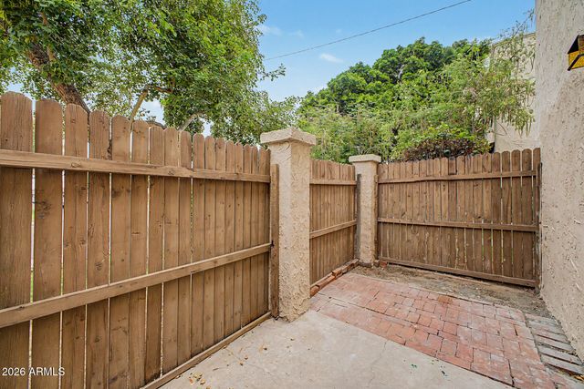 8841 N 12TH Place, Phoenix, AZ 85020