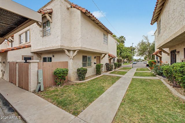 8841 N 12TH Place, Phoenix, AZ 85020