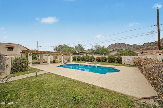 8841 N 12TH Place, Phoenix, AZ 85020