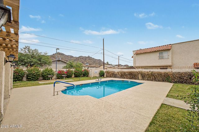 8841 N 12TH Place, Phoenix, AZ 85020