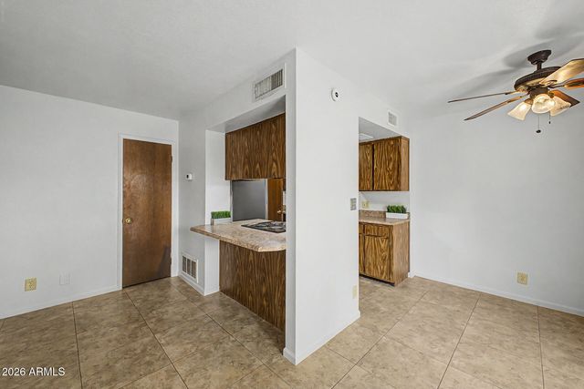 8841 N 12TH Place, Phoenix, AZ 85020