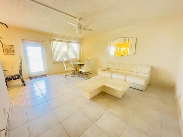 2017 Farnham N, Deerfield Beach, FL 33442