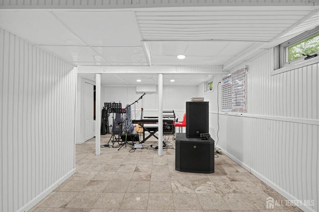 193 McFarlane Road, Colonia, NJ 07067