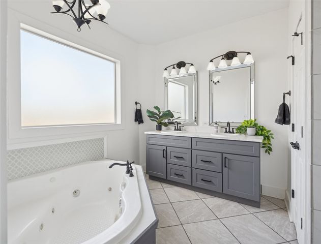 318 W Willingham Street, Cleburne, TX 76033