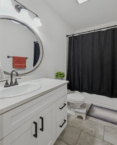 318 W Willingham Street, Cleburne, TX 76033