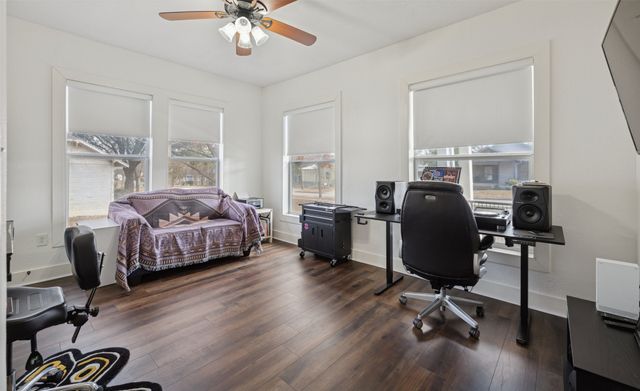 318 W Willingham Street, Cleburne, TX 76033