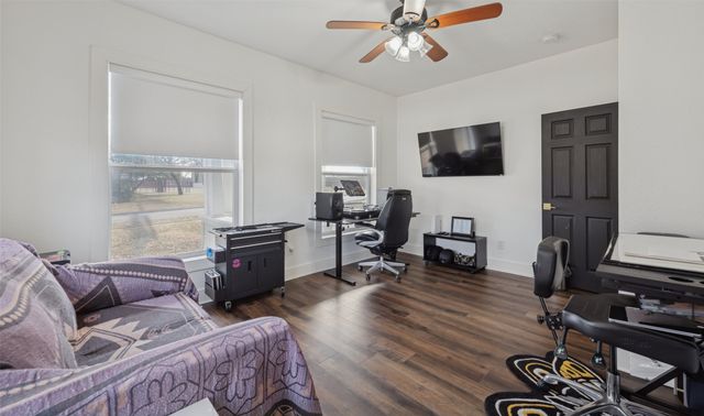 318 W Willingham Street, Cleburne, TX 76033