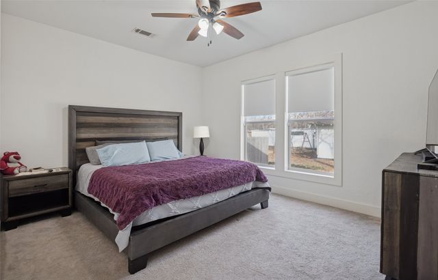 318 W Willingham Street, Cleburne, TX 76033