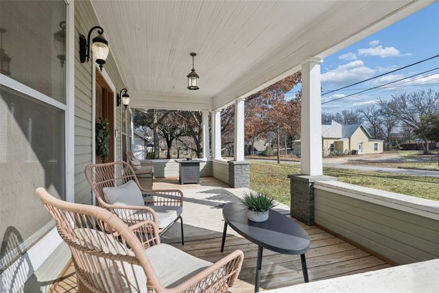 318 W Willingham Street, Cleburne, TX 76033