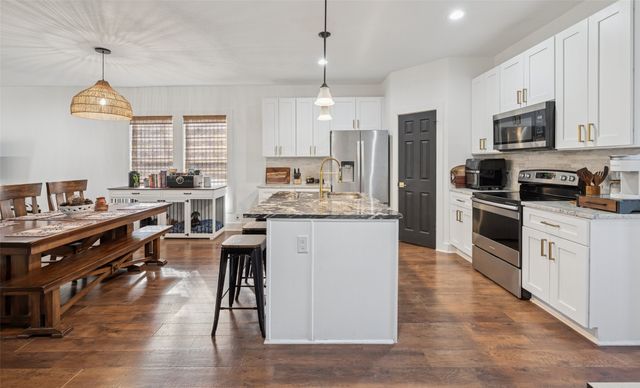 318 W Willingham Street, Cleburne, TX 76033