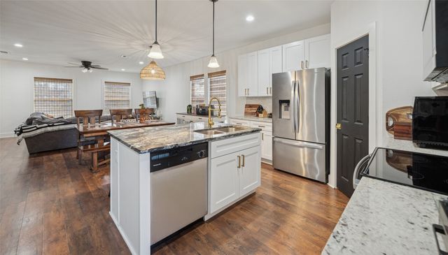 318 W Willingham Street, Cleburne, TX 76033