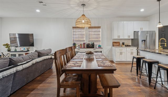 318 W Willingham Street, Cleburne, TX 76033