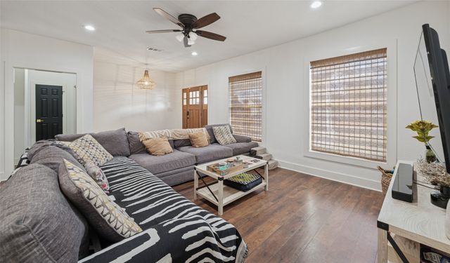 318 W Willingham Street, Cleburne, TX 76033