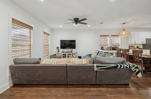 318 W Willingham Street, Cleburne, TX 76033